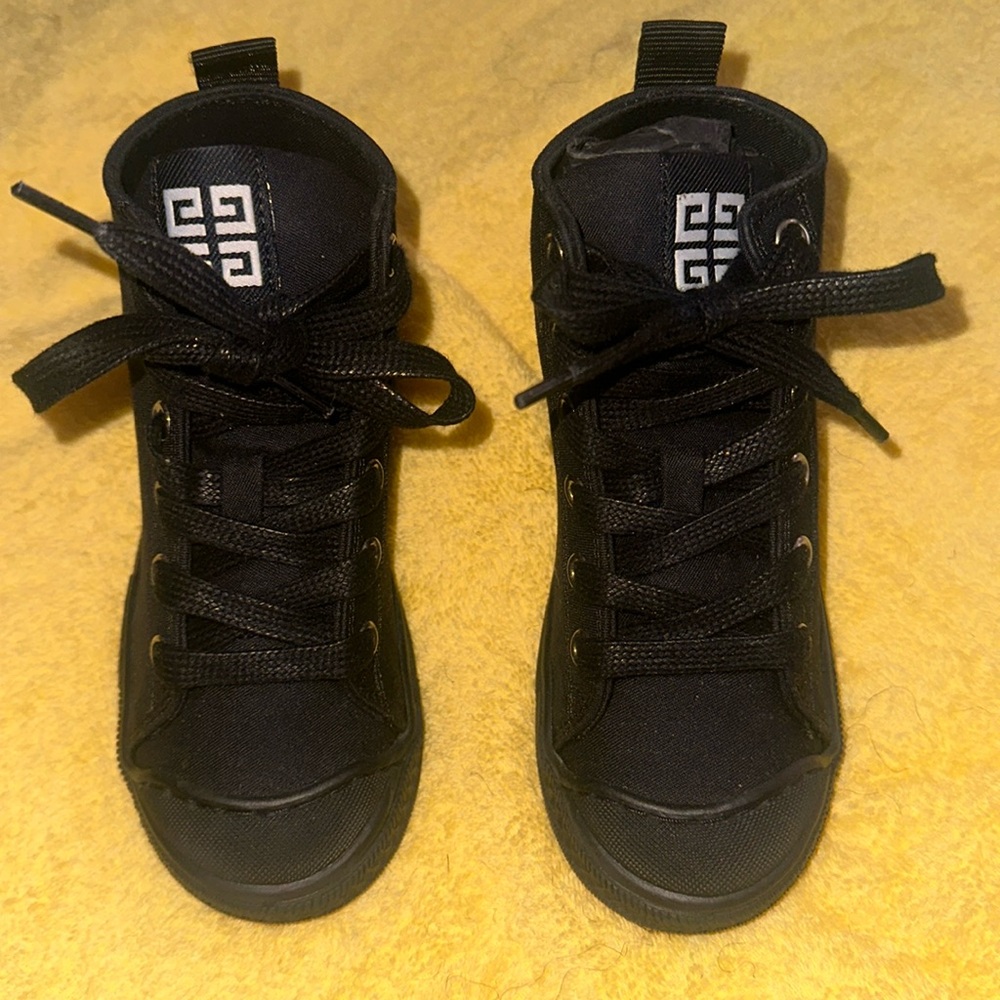 Givenchy Kids
logo-print high-top sneakers